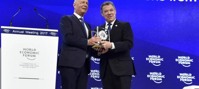 Presidente Santos recibe el premio Estadista Global en Davos, Suiza
