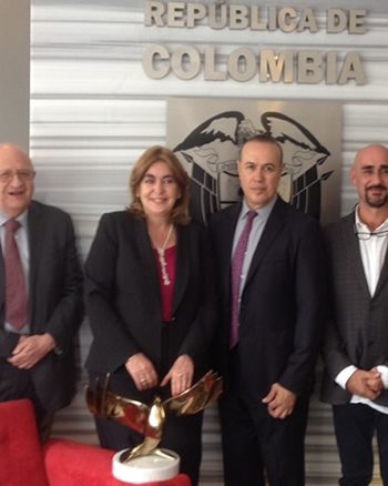 Reunión cultural en la Embajada de Colombia