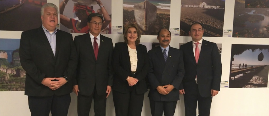 Inaugura la Embajadora Patricia Cárdenas, la exposición “Colombia, un paraíso por descubrir”