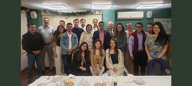 Exitosa reunión con estudiantes universitarios de Colombia